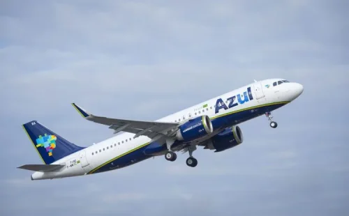 Voo da azul com destino a curitiba retorna ao galeão após falha técnica