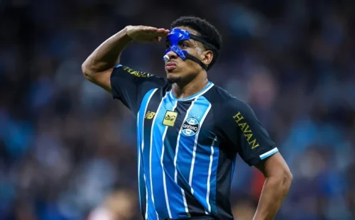 Zagueiro Wallace brilha no Grêmio e lidera estatísticas defensivas no Brasileirão